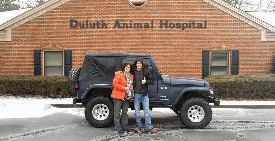 Illustration for article titled A Tolókocsis Csivava és a Túl Pelyhes Csirke tényleg jóbarátok