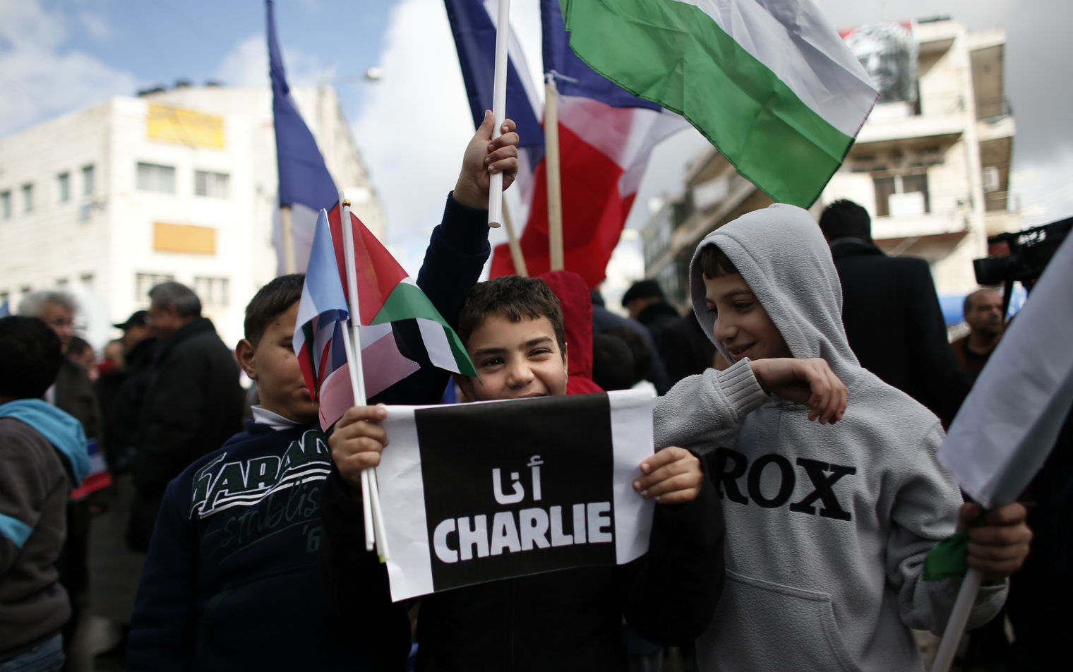 Illustration for article titled Másfél millió ember tüntet Párizsban