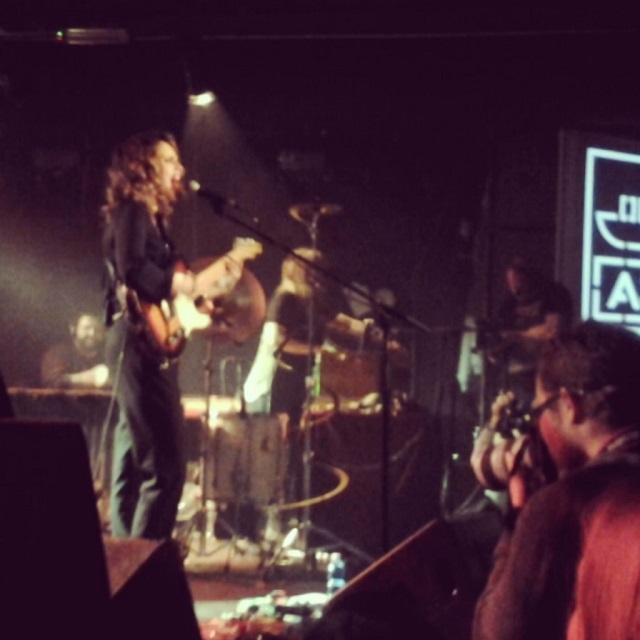 Egy nagyon jó kritika a hétfő esti Anna Calvi-koncertről