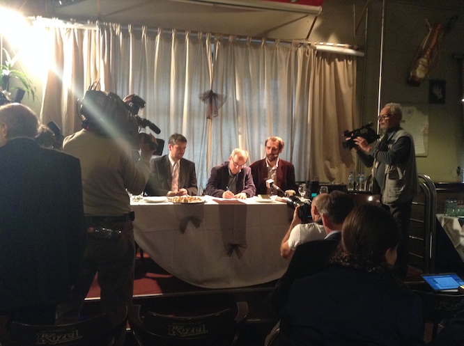 Illustration for article titled December 4-én minden eddiginél nagyobb korrupcióellenes tüntetés lesz!