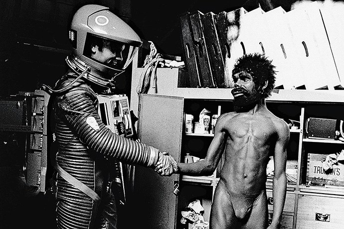 Illustration for article titled Kéznyomok a monoliton: Kubrick, Clarke, és a folyton csörgő telefonok