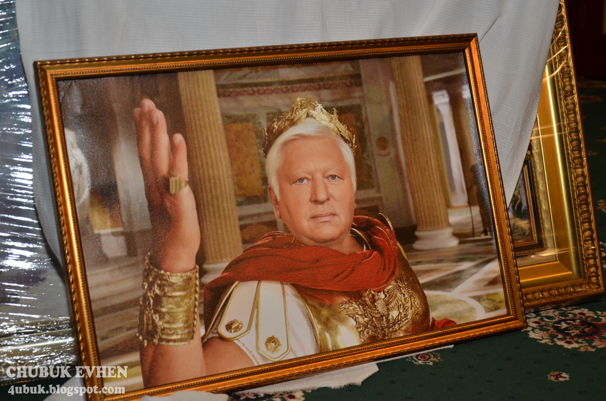 Illustration for article titled Tuti, hogy sosem láttál ilyen elképesztő, összelopott mesekastélyt