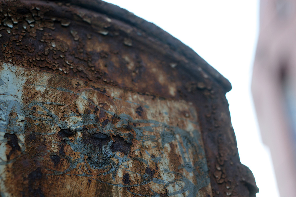 Illustration for article titled Ősöreg halálfej mered a trolizókra az Orczy téren