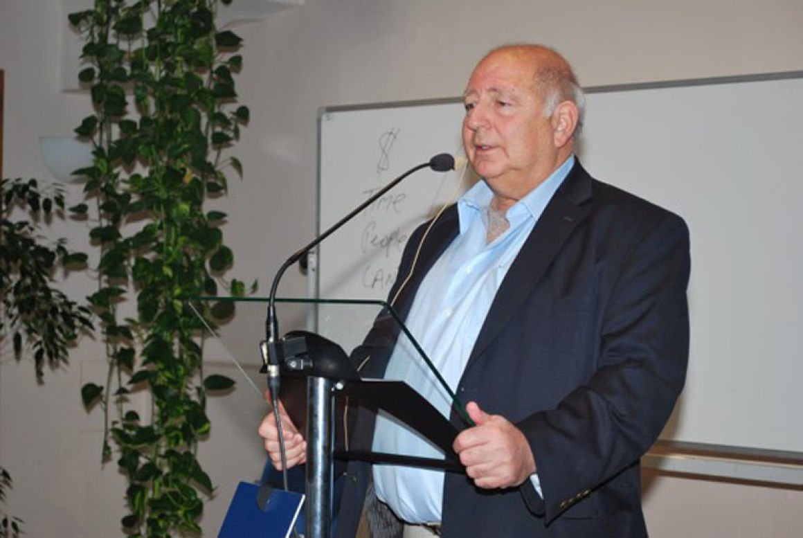 Illustration for article titled De vajon Orbán kinek a kottájából játszik?