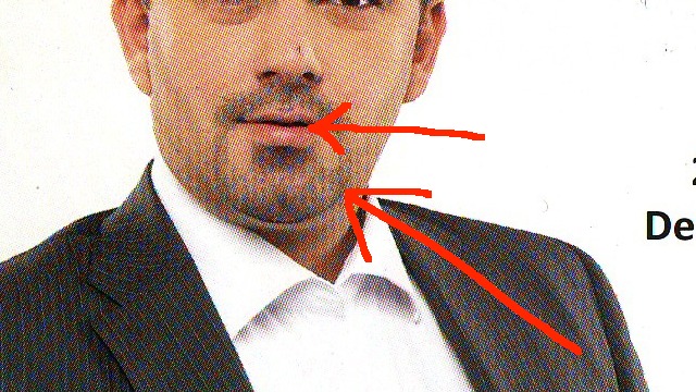 Illustration for article titled Választási divat: Kihízta az ingét a jobbikos Austin Powers