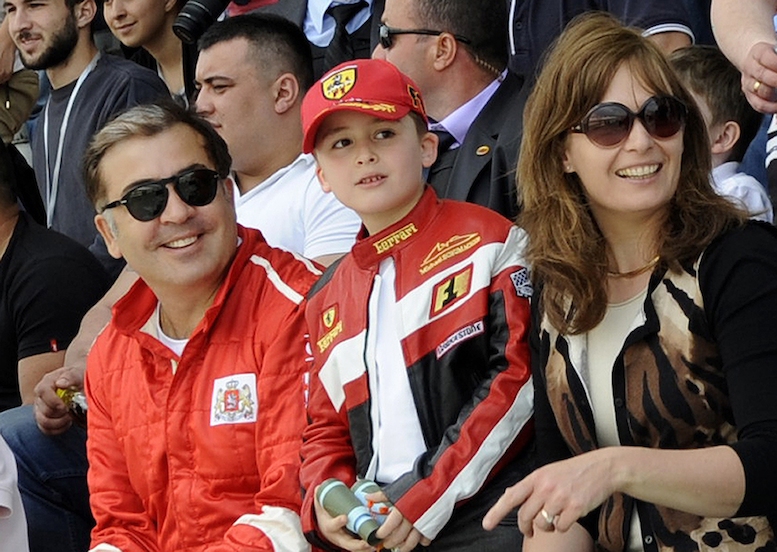 Méretes hipszter lett a volt grúz államfő