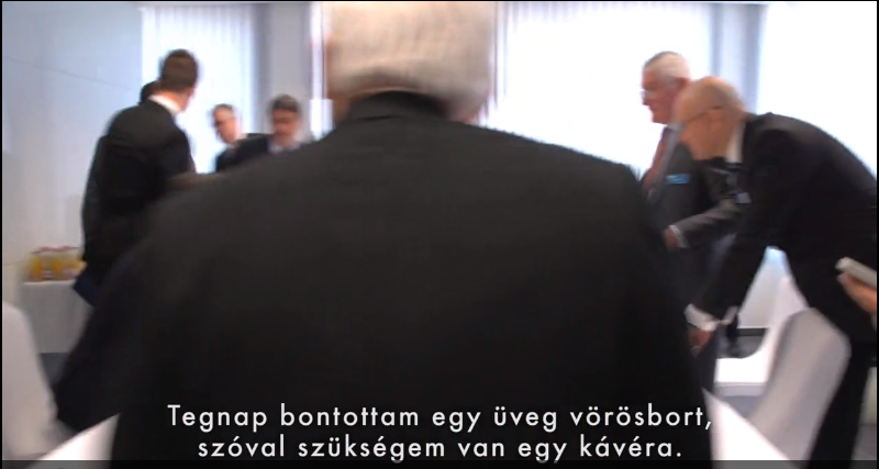 Orbán Viktor az éjjel megivott egy üveg bort, mert a felesége nem volt otthon