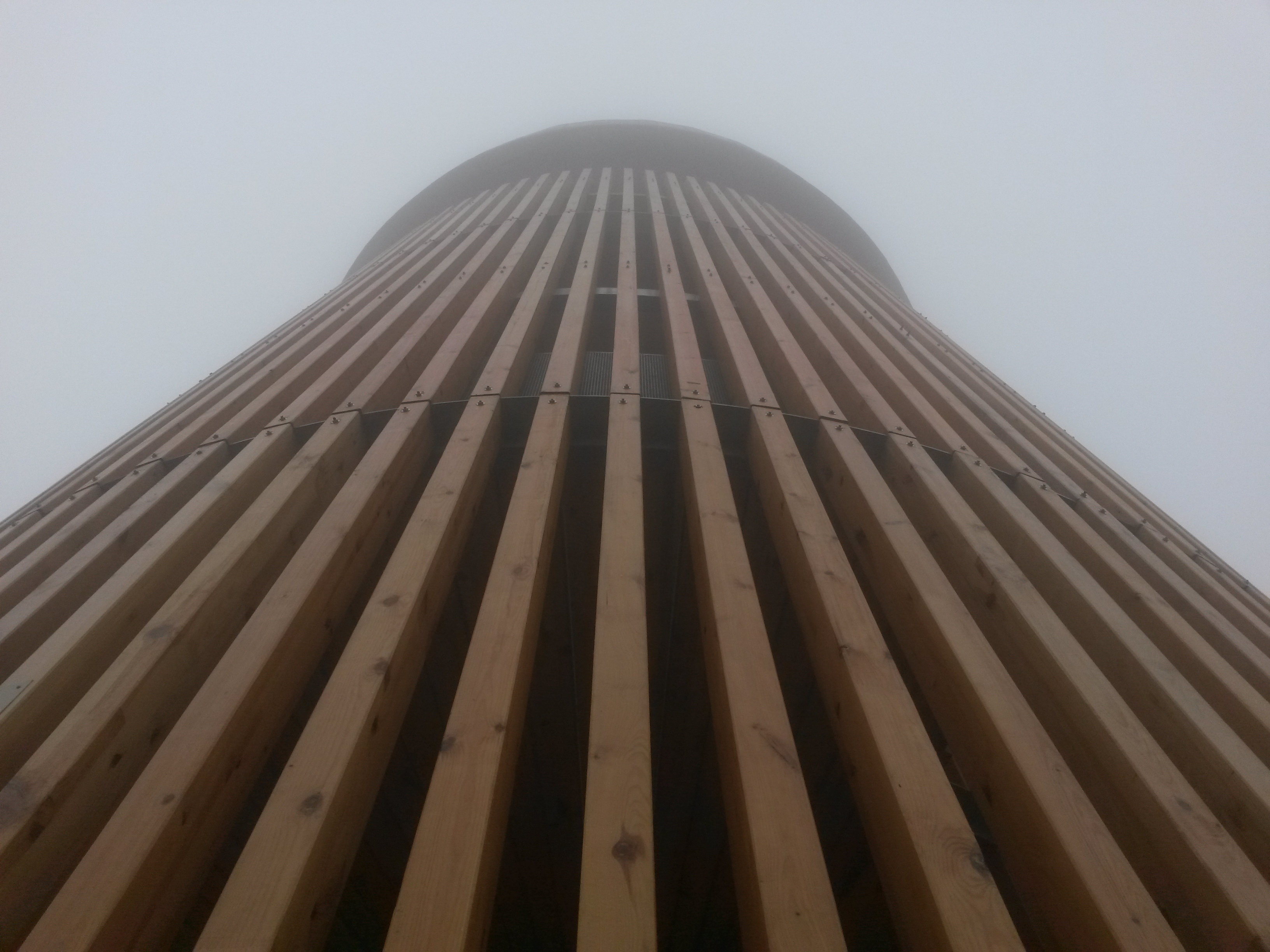 Illustration for article titled Kísérteties katonai bázisra bukkantunk a Pilisben