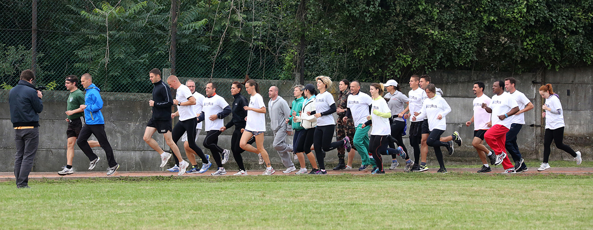 Illustration for article titled Tökéletes öngól: futni a laktanyában, nőként