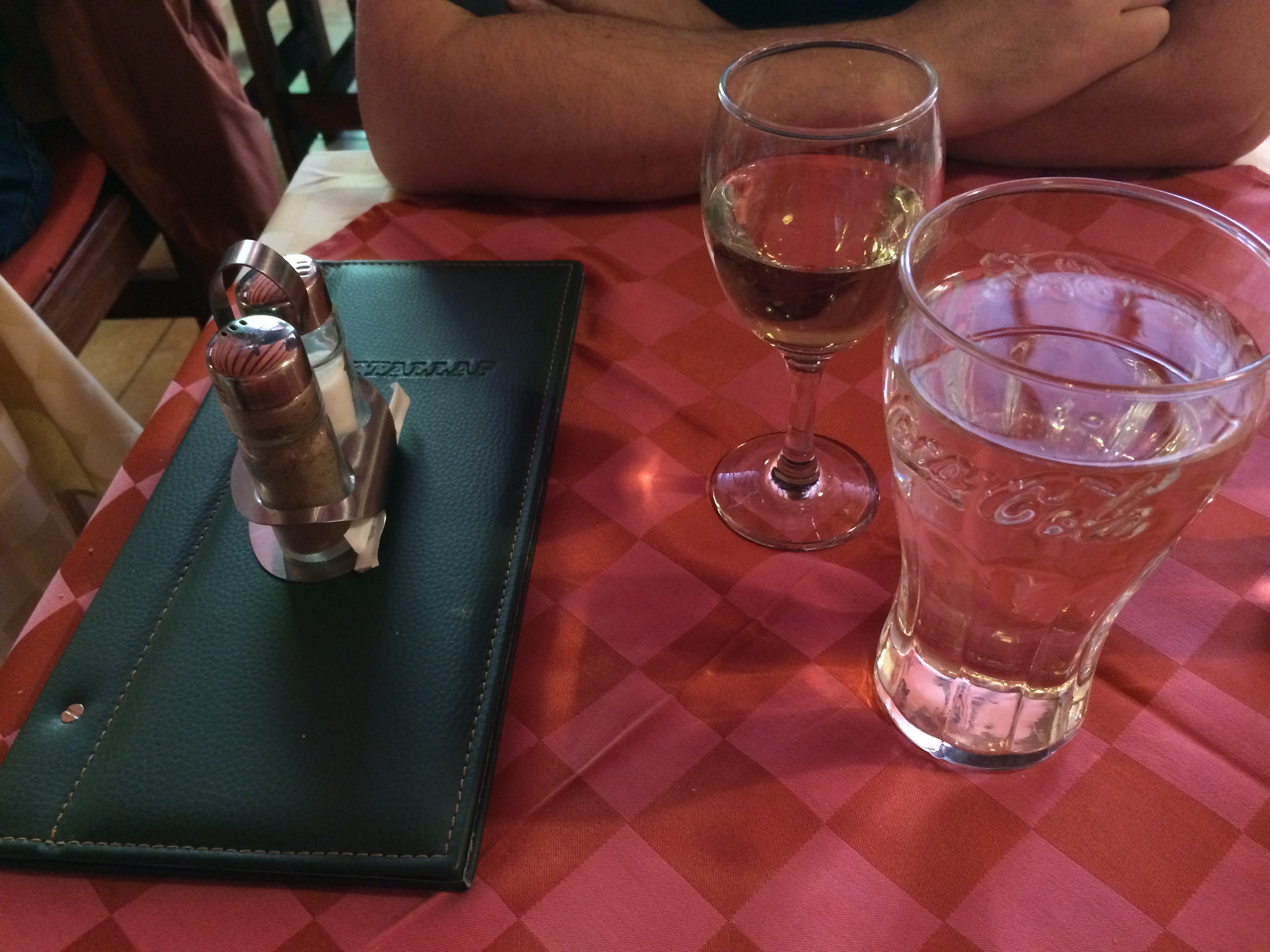 Illustration for article titled Zsír és kommunizmus: a Tüköry étterem