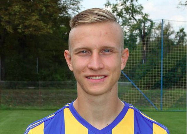 Illustration for article titled Akarod látni, hogy zúznak szét, szó szerint, egy magyar focistát?