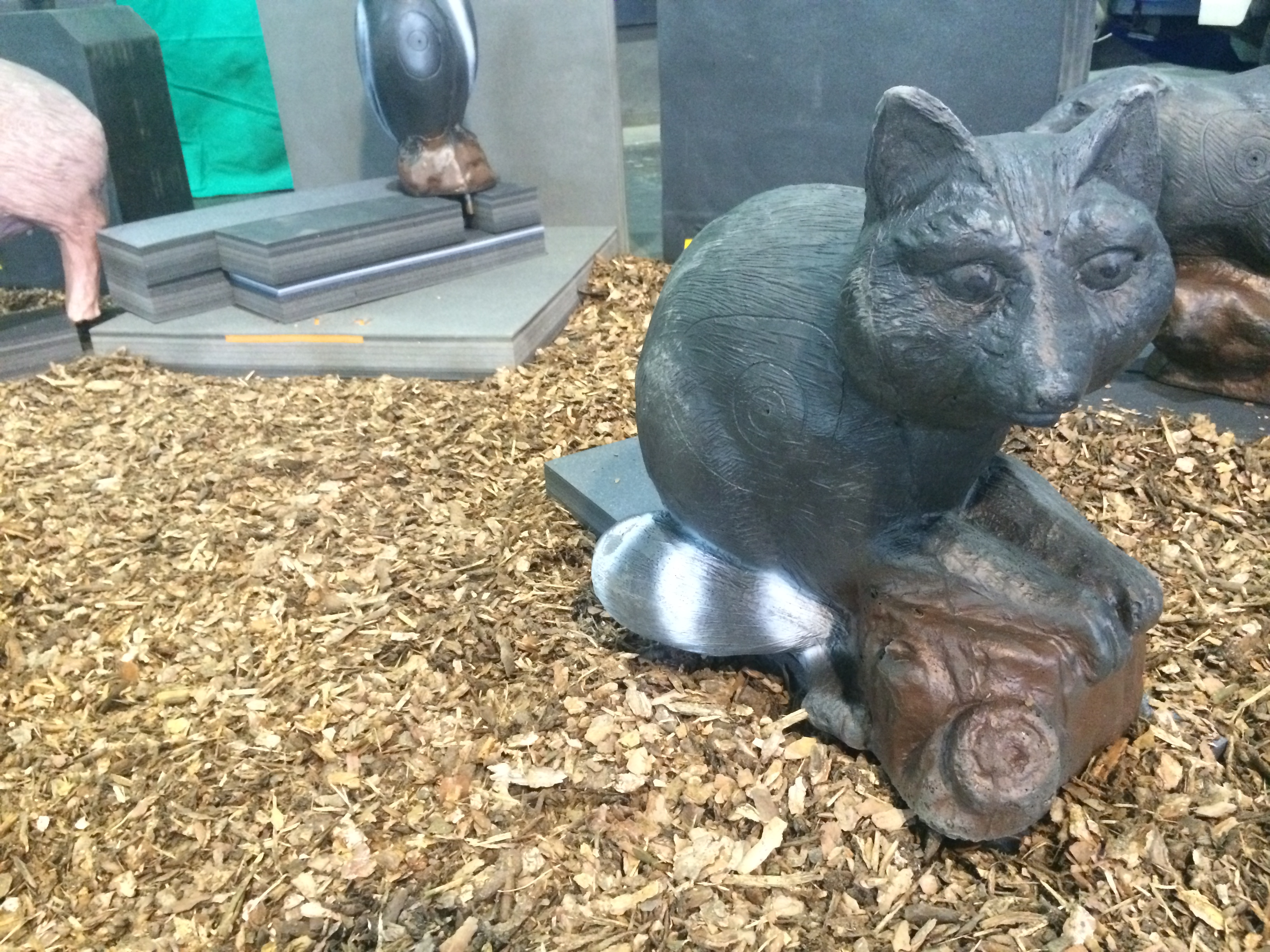 Így buliznak döglött állatokkal az ország legidiótábban öltözött emberei