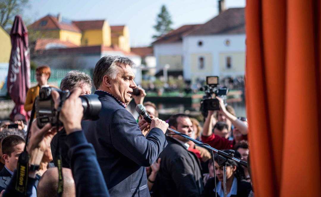 Kurvától kapott lapostetűt idézett fel Orbán Viktor a tapolcai beszédben