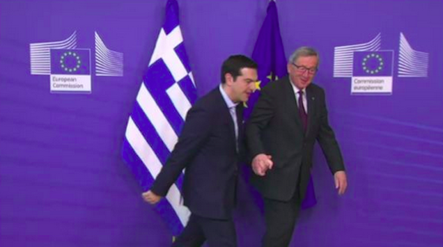 Jean-Claude Juncker a görög Cipraszt is magával rántotta a pódiumról