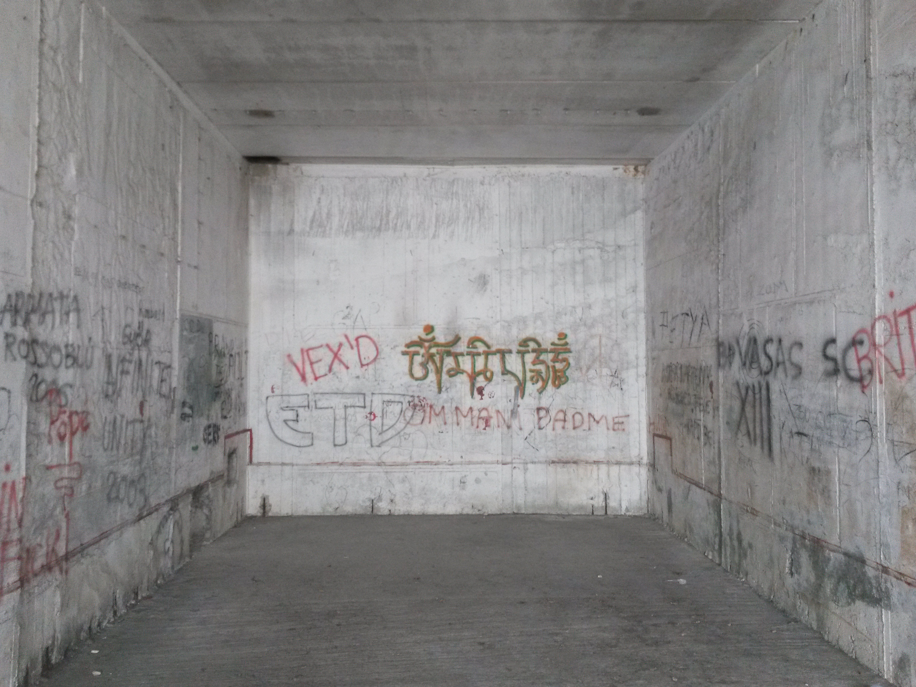 Illustration for article titled Kísérteties katonai bázisra bukkantunk a Pilisben