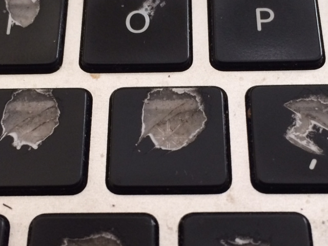 Illustration for article titled Áttörték az ujjaim a Macbook billentyűzetét