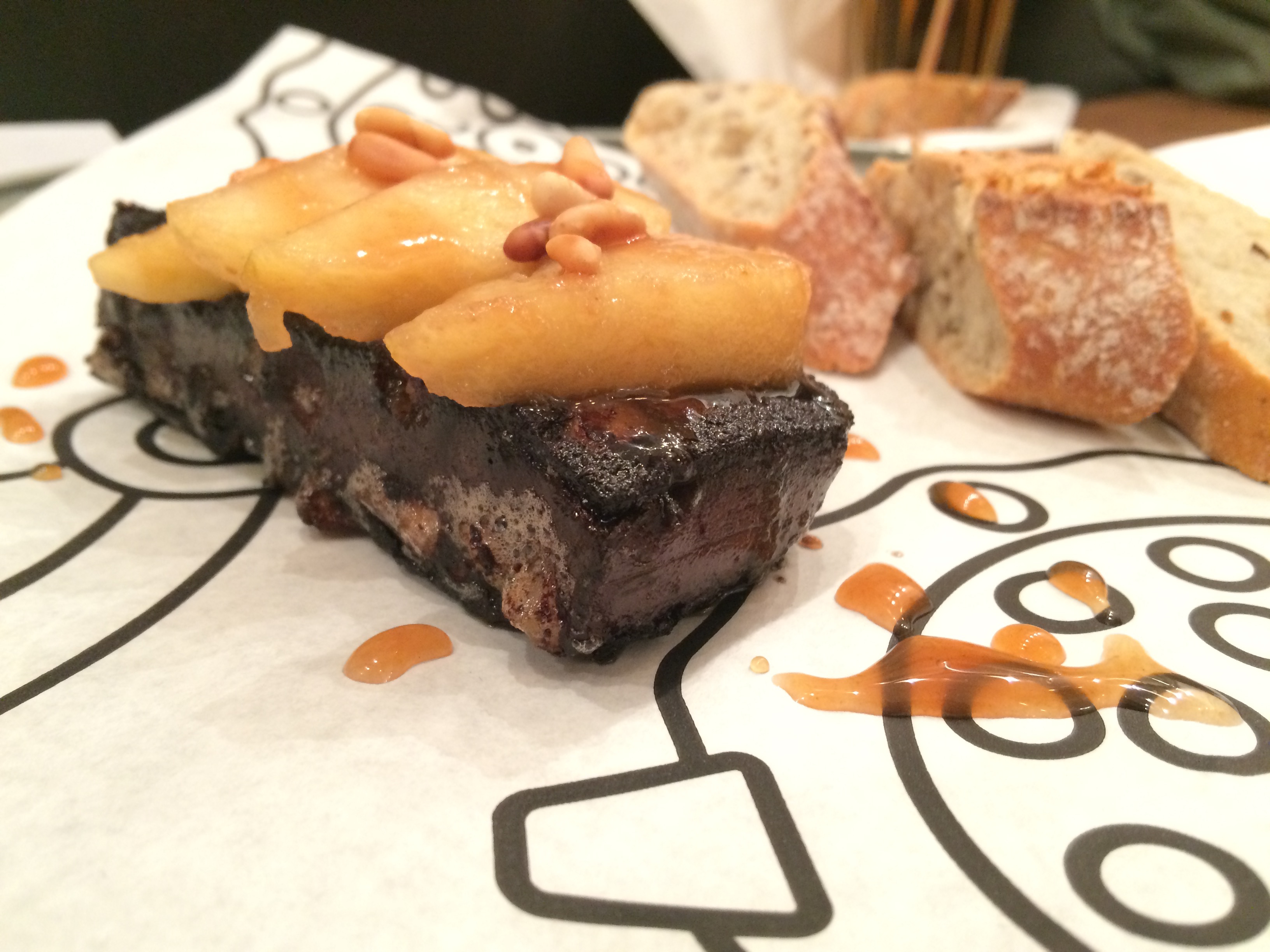 Illustration for article titled Végigzabáltuk a menüt a ma megnyílt Faszaládéban