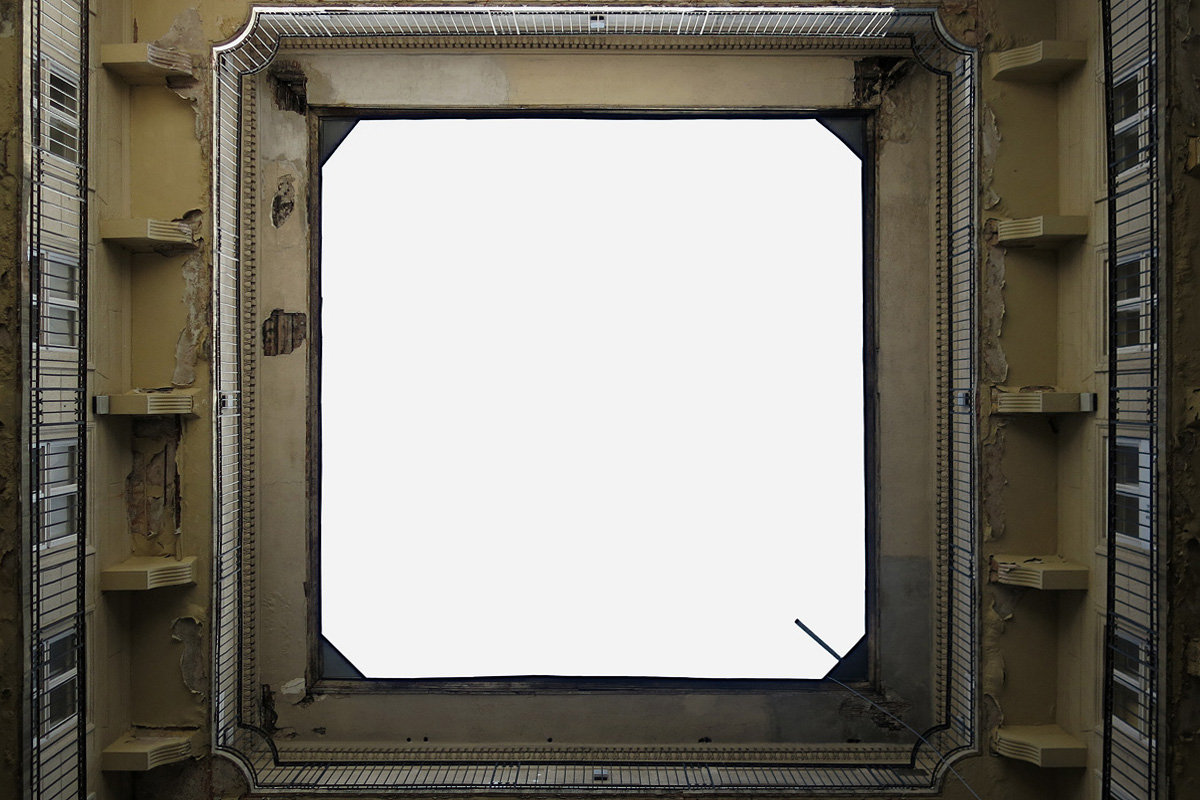 Ebbe az Andrássy úti bérpalotába költözik a Cink