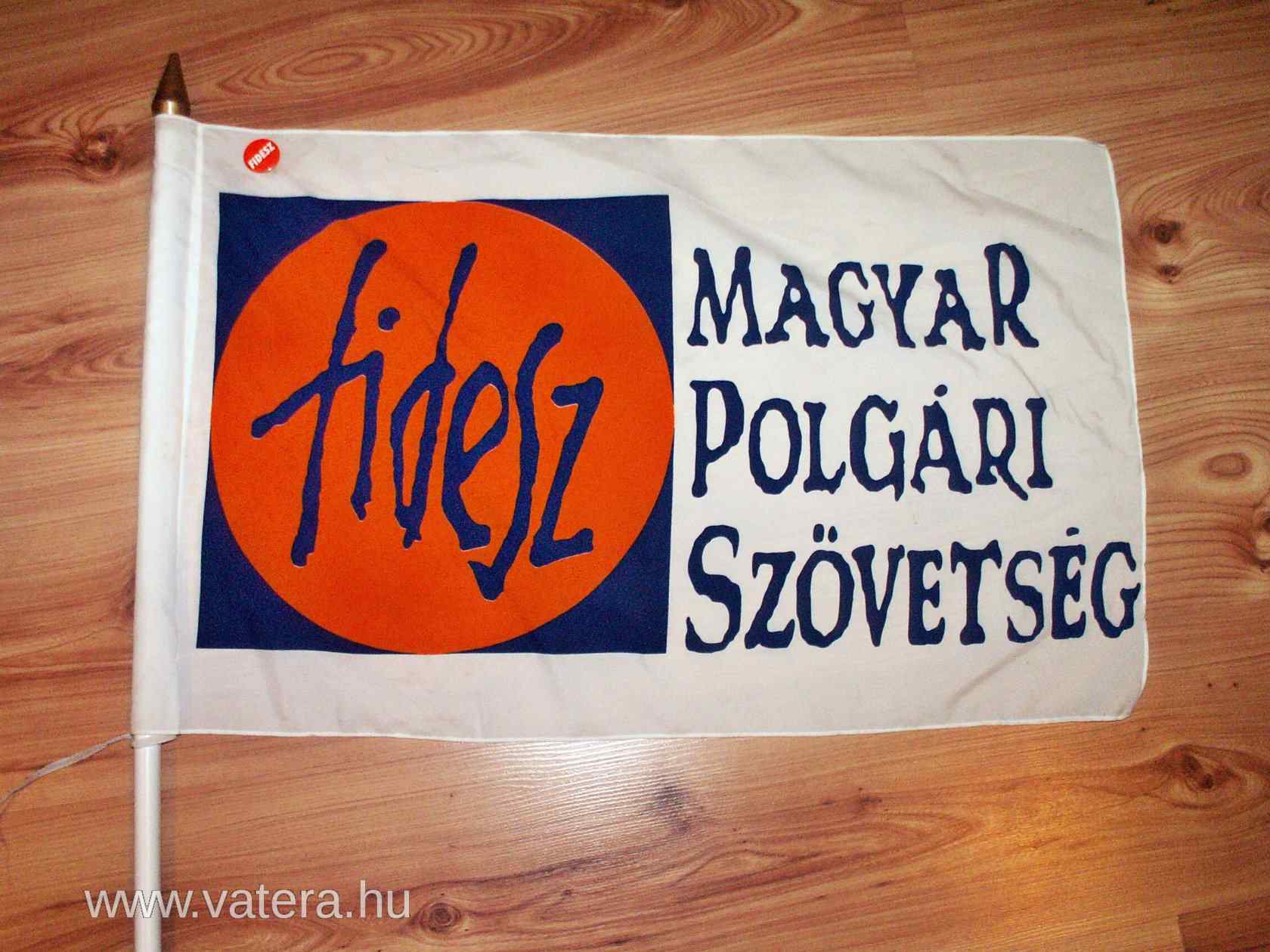 A kiábrándult aktivista eladja a veterán Fidesz-zászlót a Vaterán