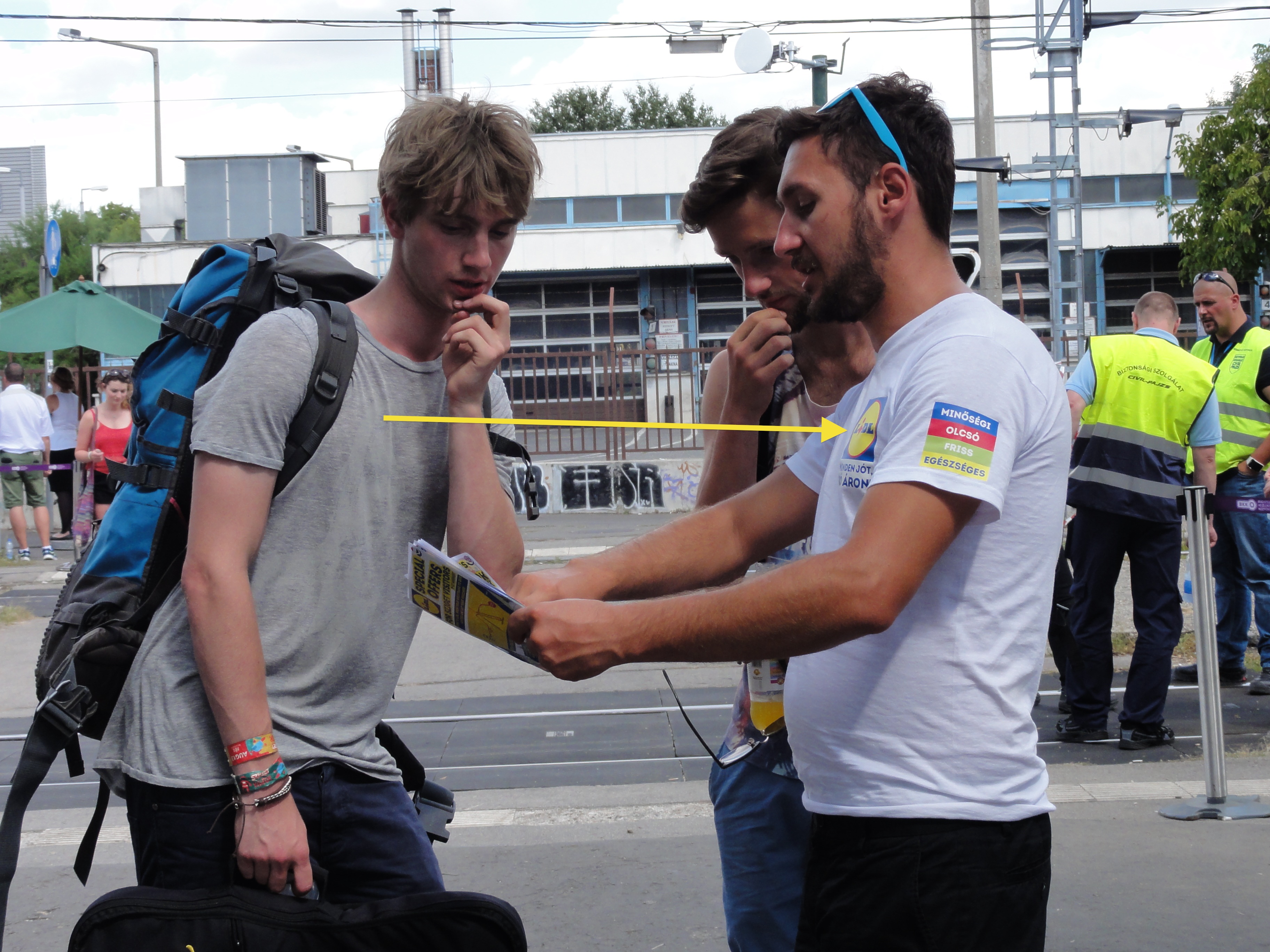 Illustration for article titled Világ közepe a Filatorigát HÉV megállóban