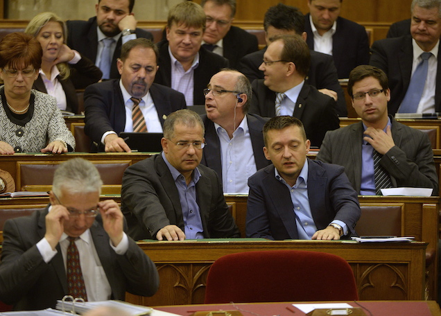 Már megint Kósa Lajos! Már megint az irodalom! Már megint a milliók!