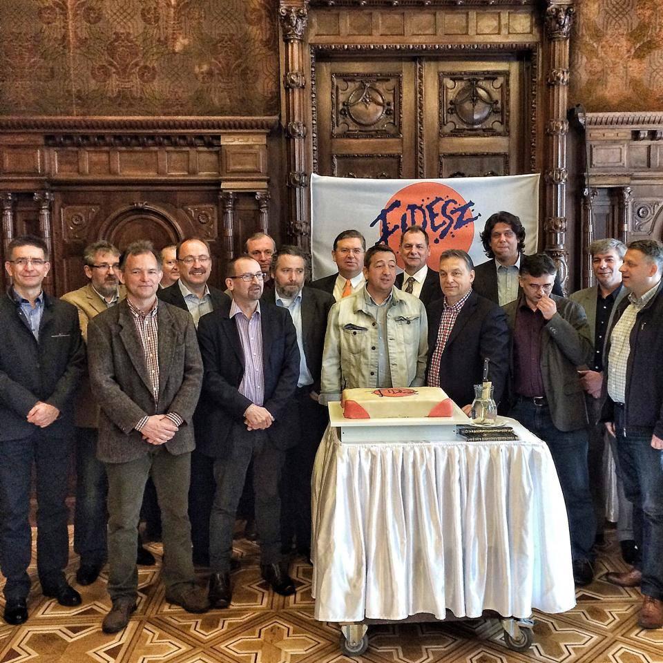 A hétvége fotója a szülinapozó Fideszről készült