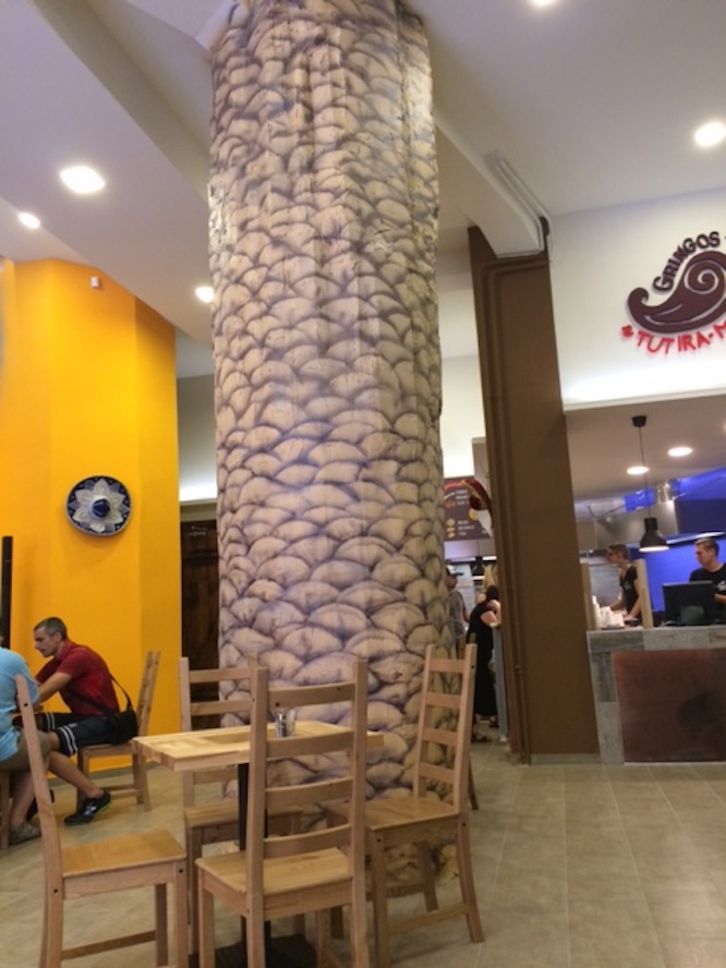 Illustration for article titled Itt az első budapesti falfestmény egy vért hugyozó mexikóiról