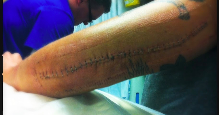 Illustration for article titled A Bárónő lila ruhát öltött ( elfogult és csapongó ömlengéscunami bármiről, ami a Baroness zenekarral kapcsolatos)