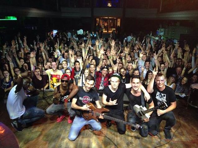 Egy síkhülye ember ebolázott egyet a Cloud 9+ debreceni koncertjén