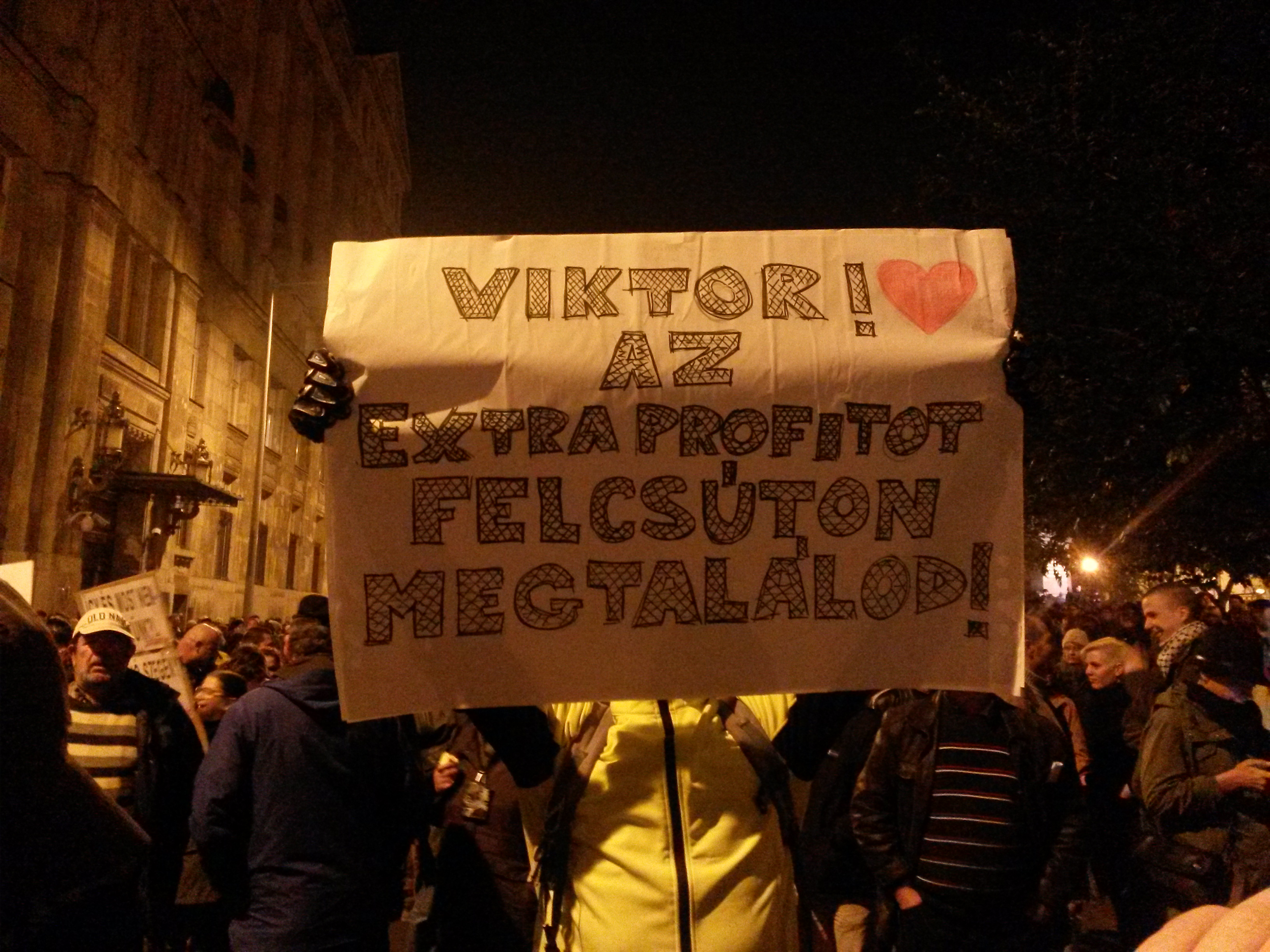 Illustration for article titled Pár kép a ma esti tüntetésről