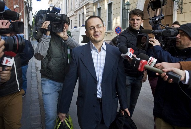 Zuschlag nejlonszatyorral rontott neki a szocialistáknak