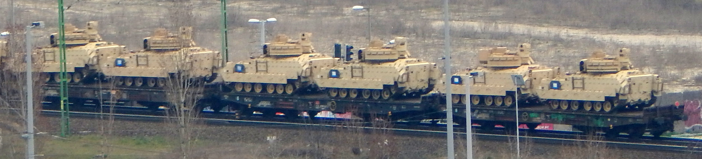 Mit keresnek ezek az amerikai tankok Budapesten?