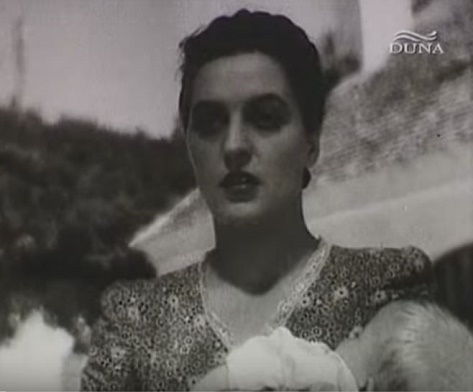 Kiss Ilona (Piroska) megérkezik a faluba