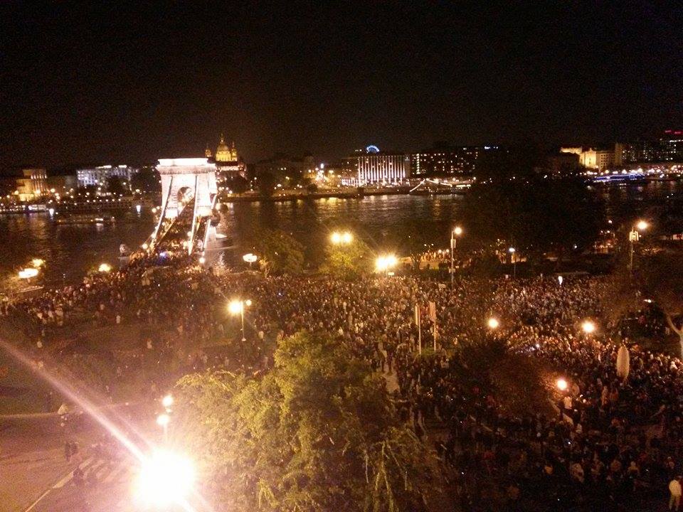 Na jó, megyünk és megnézzük, mennyien mentek át a Kossuth térre