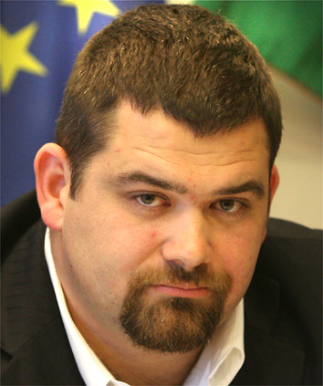 Ne kelljen már nekem könyörögni, hogy belerakjak egy cikket