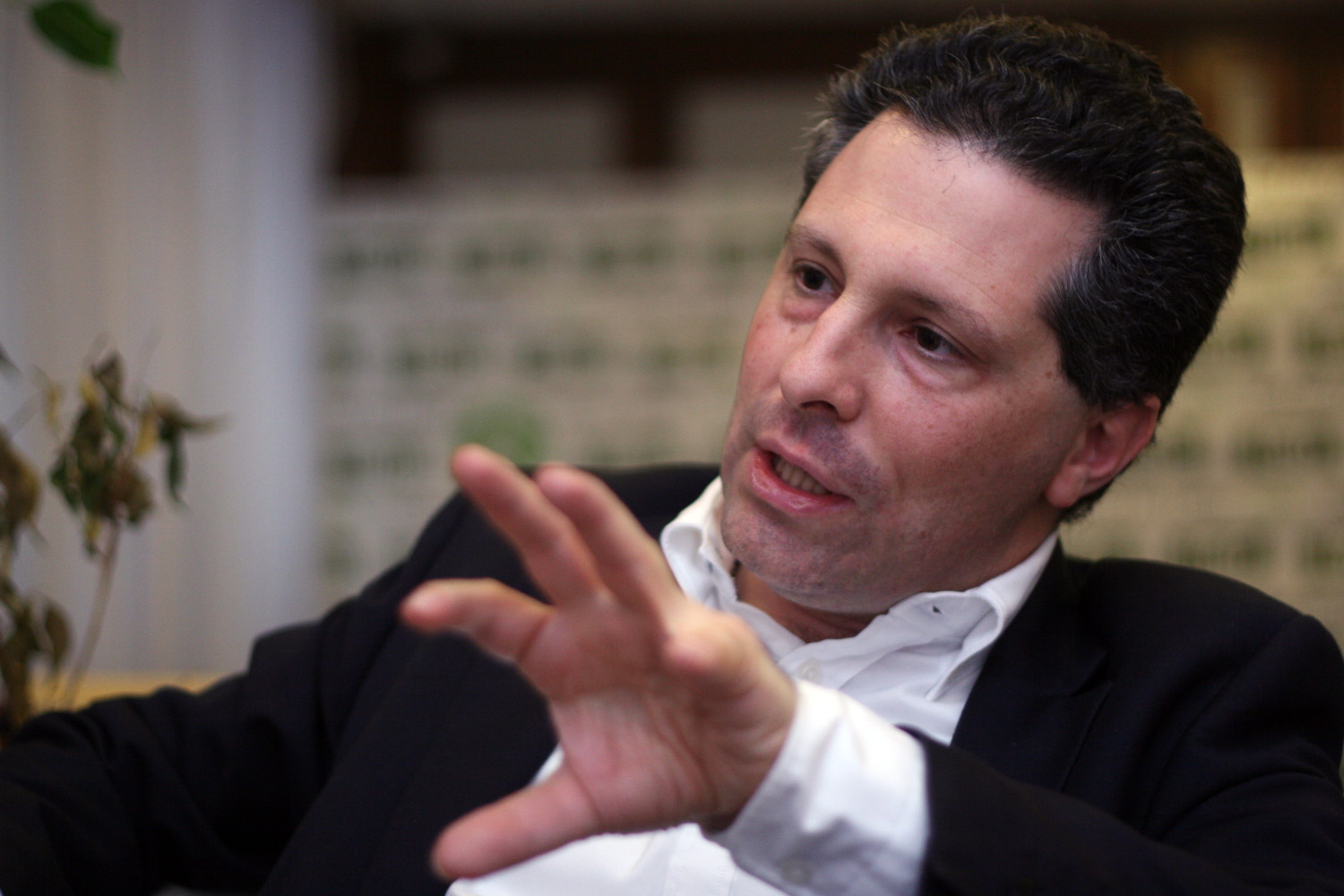 A gyűlölet hogyne zavarna? – Schiffer András a Cinknek