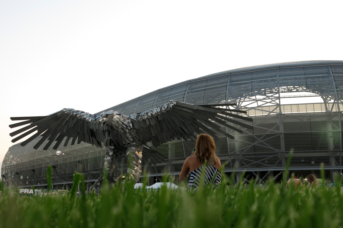 Illustration for article titled Mit gondoltok, az RTL Klub vagy a TV2 fog hirdetni a Fradi-stadionban?