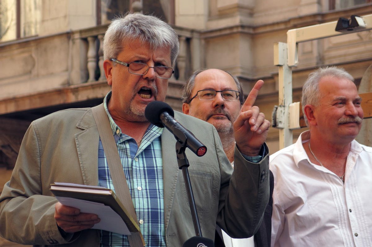 Illustration for article titled Harcba boldog jövőért megyünk – képeink a Második Békemenetről