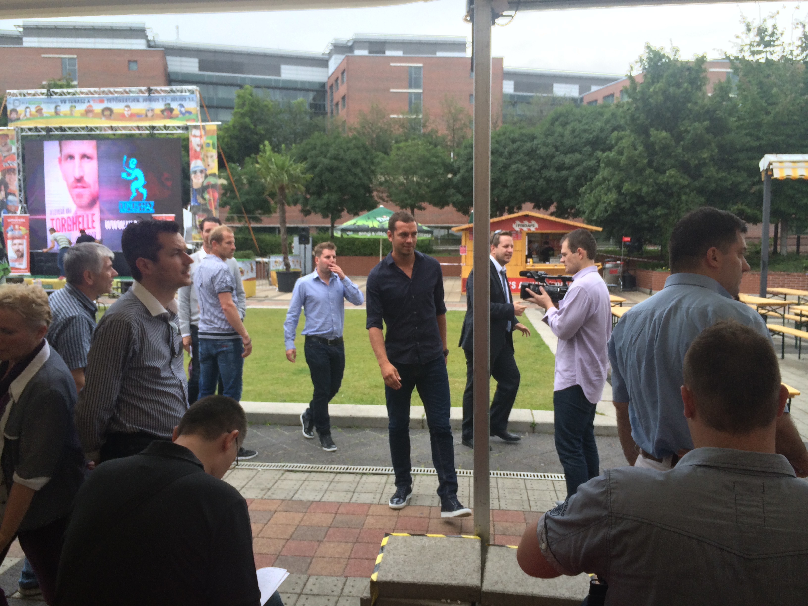 Illustration for article titled Majd összecsináltuk magunkat, akkora sztorik mentek a Torghelle-bulin