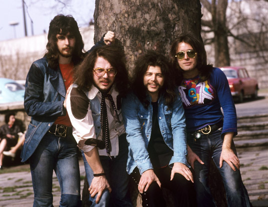 Illustration for article titled Elment Laux Józsi is!em/em