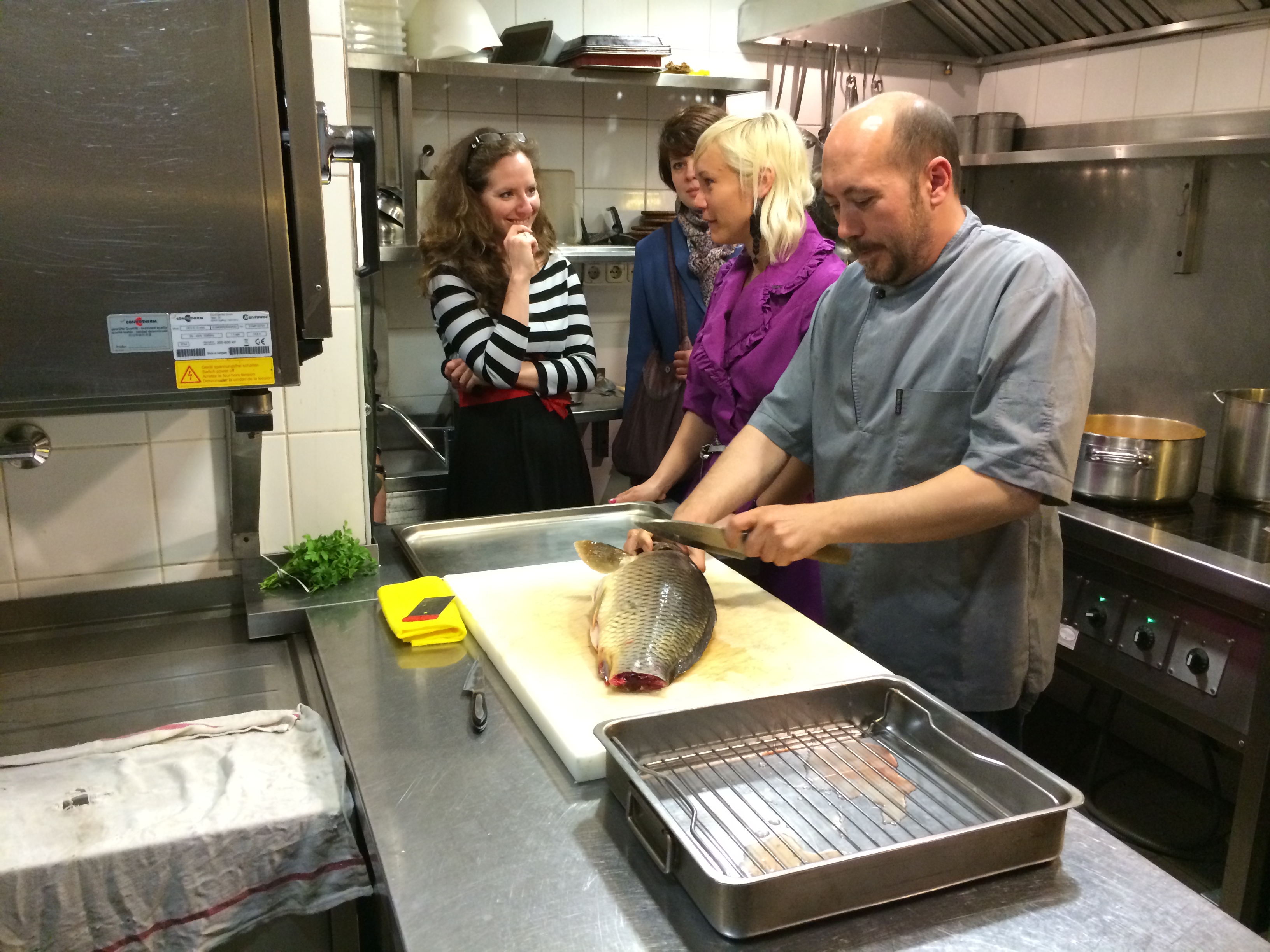 Könyvben pakol ki a híres magyar séf elhanyagolt felesége