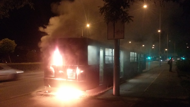 Máglyaként lángolt és füstölt a 66-os busz tegnap este