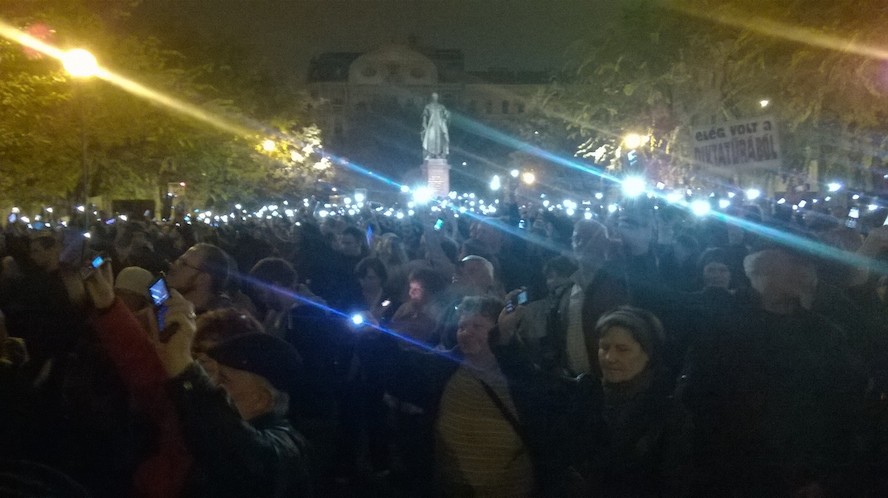 Illustration for article titled Vida Ildikó lemondását követeli sok ember