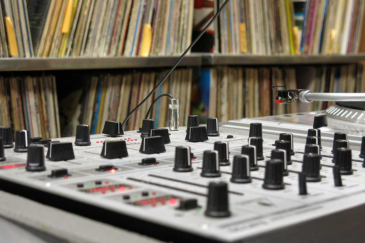 Illustration for article titled Van szükséged lemezboltra? Ötmillió forintért a tiéd lehet!