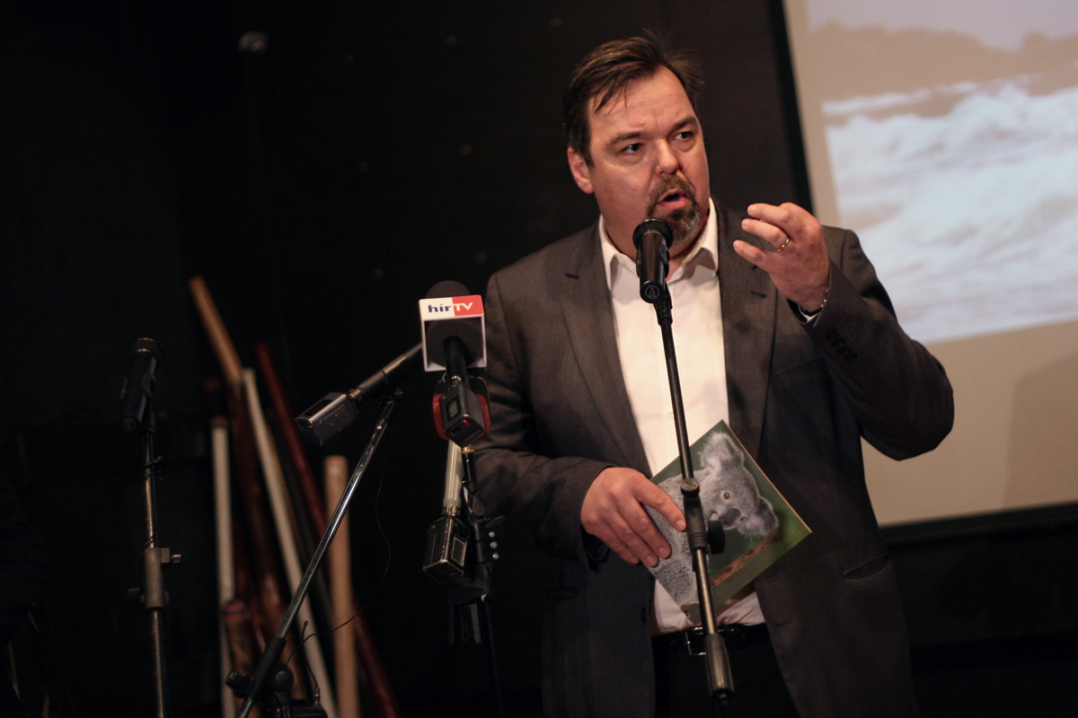 Illustration for article titled Hogy nyomult rá L. Simon László a koalára