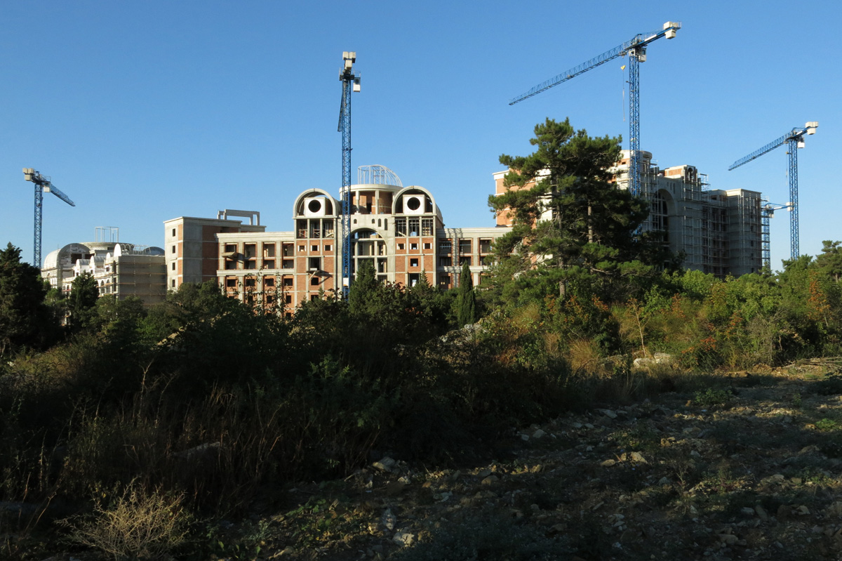 Illustration for article titled Siófok szorozva ezerrel – egy hét szenvedés a Naposparton