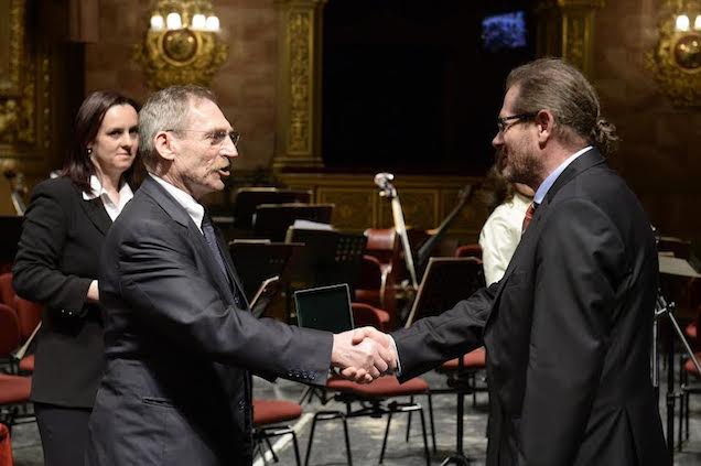 Illustration for article titled Billeg a Fidesz-kétharmad, bejut az LMP (percről percre)