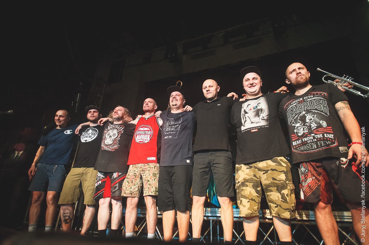 És most hallgassuk meg együtt az ukrán forradalom szuper himnuszát!