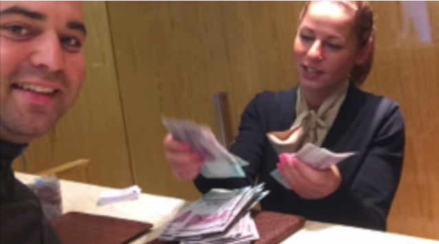 Láttál ilyen jó klipet csak családi fotókból összerakva?