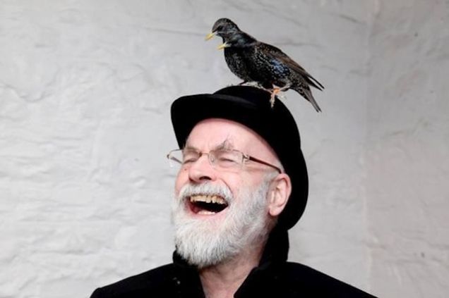 Meghalt Terry Pratchett, a világ legviccesebb fantasyírója